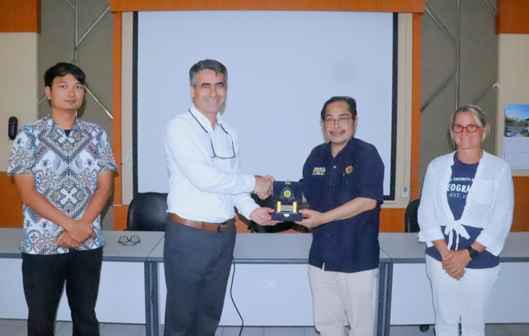 Fakultas Pertanian Unram Jalin Kerja Sama dengan NUS Singapore dalam Penelitian Ekologi Laut Tropis
